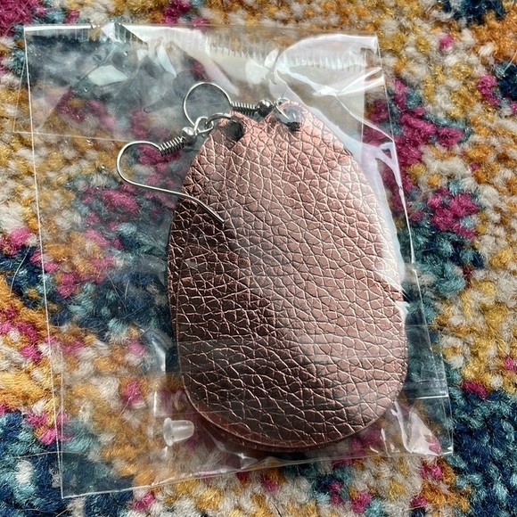 Metallic Leather Teardrop Earrings NIP set of 4 - Picture 3 of 5